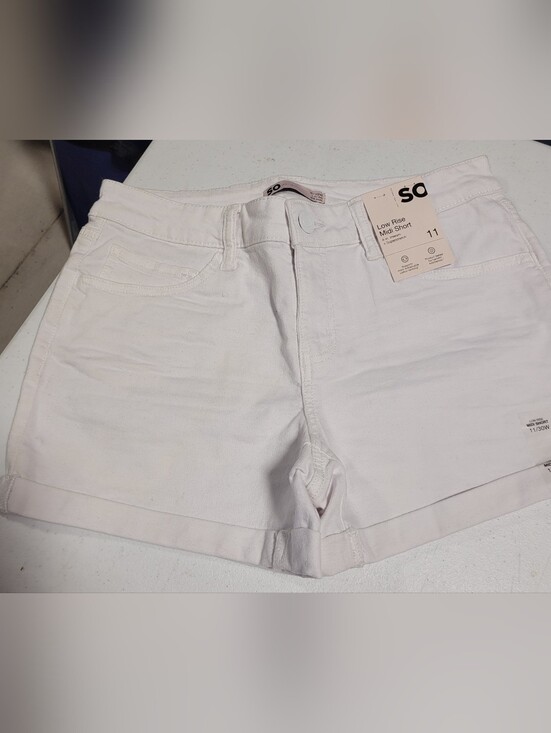 SO Pants - SO White Low-Rise Midi Jean Shorts